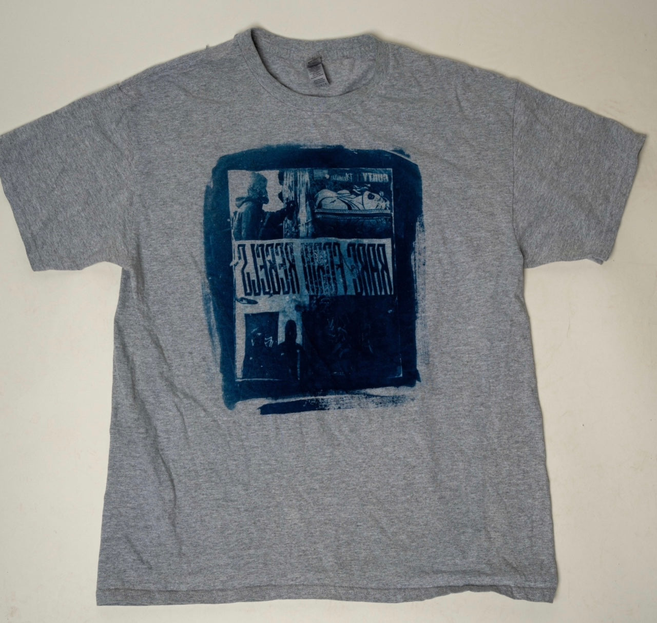 GREY CYANOTYPE SCREEN PRINT TEE